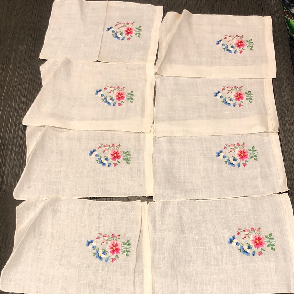 Embroidered Floral Linen Set (8)